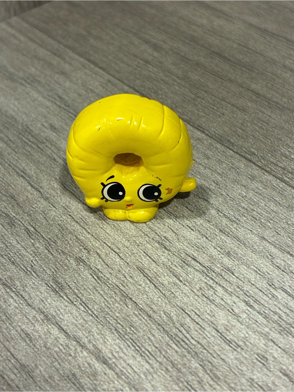 EXCLUSIVE Shopkins Yellow PINELOPE KRUSH from Smoothie Truck Collection -